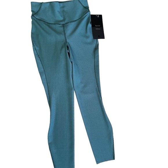 NWT Lululemon Base Pace HR Tight 25" *Two-Tone Ribbed Size 4 - Picture 10 of 10